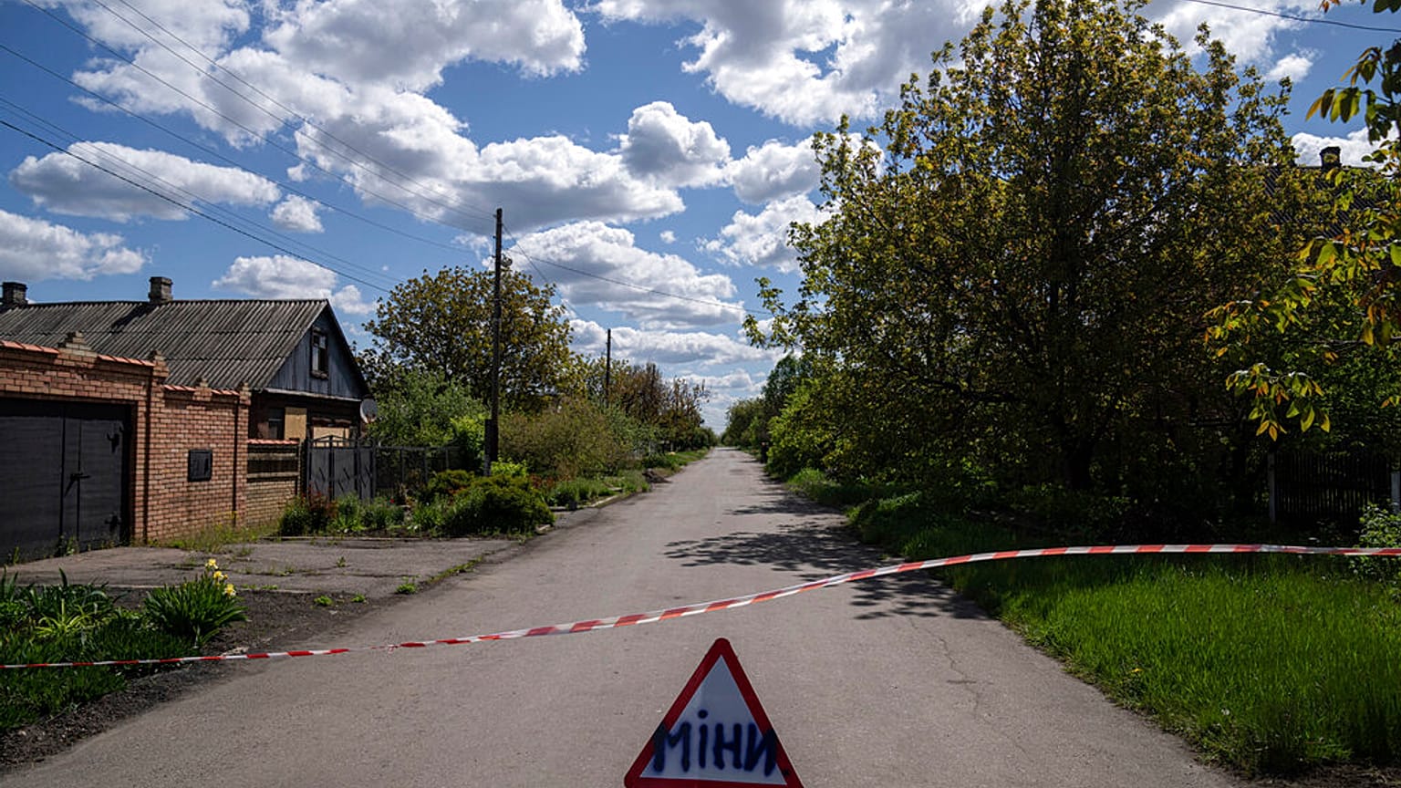Eddig 80 ezer aknát, fel nem robbant robbanóanyagot mentesítettek Ukrajnában