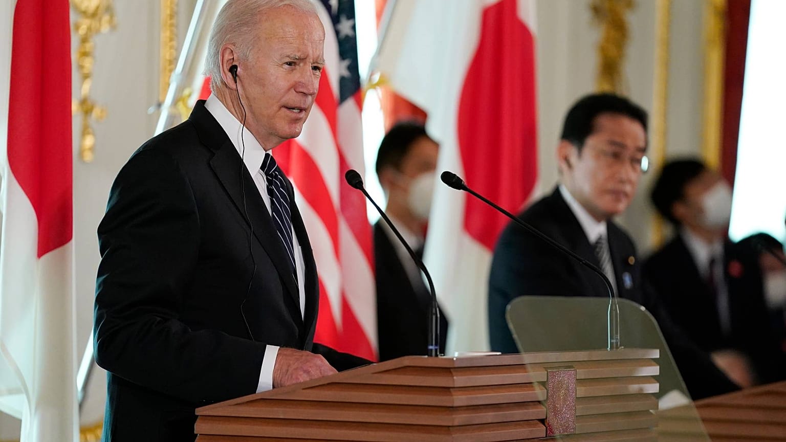 Joe Biden ve Fumio Kishida