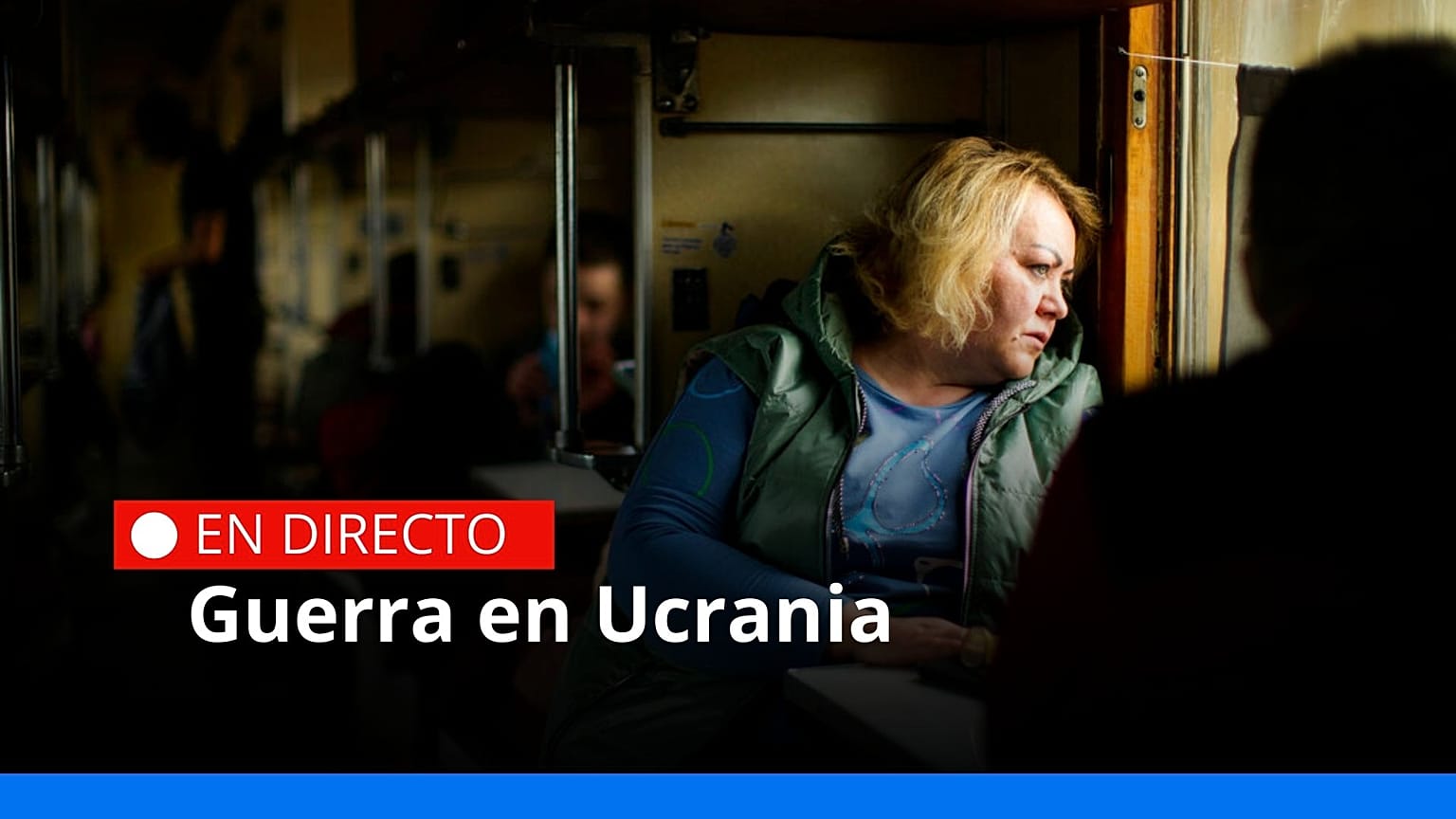 Una ucraniana huye de la guerra en uno de los trenes de evacuación