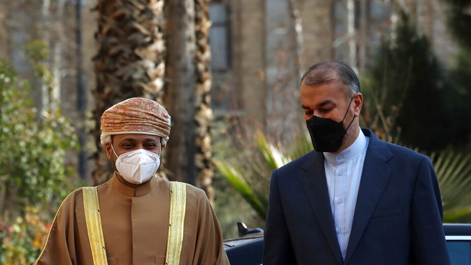 وزير الخارجية الإيراني حسين أميرآبد اللهيان مع وزير الخارجية العماني بدر البوسعيدي، طهران، إيران، 23 فبراير، 2022.