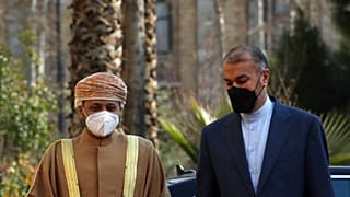 وزير الخارجية الإيراني حسين أميرآبد اللهيان مع وزير الخارجية العماني بدر البوسعيدي، طهران، إيران، 23 فبراير، 2022.