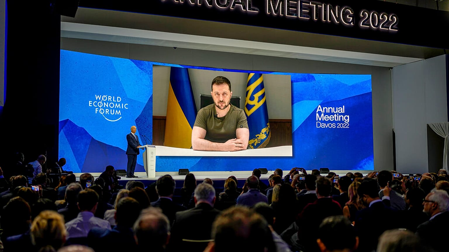 Le président ukrainien Volodymyr Zelensky lors de son allocution en visioconférence à Davos (Suisse), le 23/05/2022