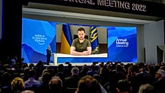Le président ukrainien Volodymyr Zelensky lors de son allocution en visioconférence à Davos (Suisse), le 23/05/2022
