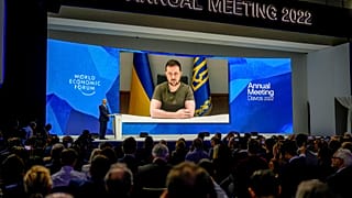 Le président ukrainien Volodymyr Zelensky lors de son allocution en visioconférence à Davos (Suisse), le 23/05/2022