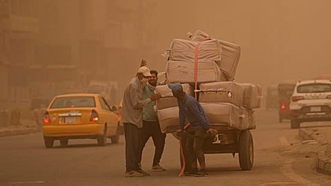 Der Verkehr in Bagdad war durch die geringe Sicht stark eingeschränkt.