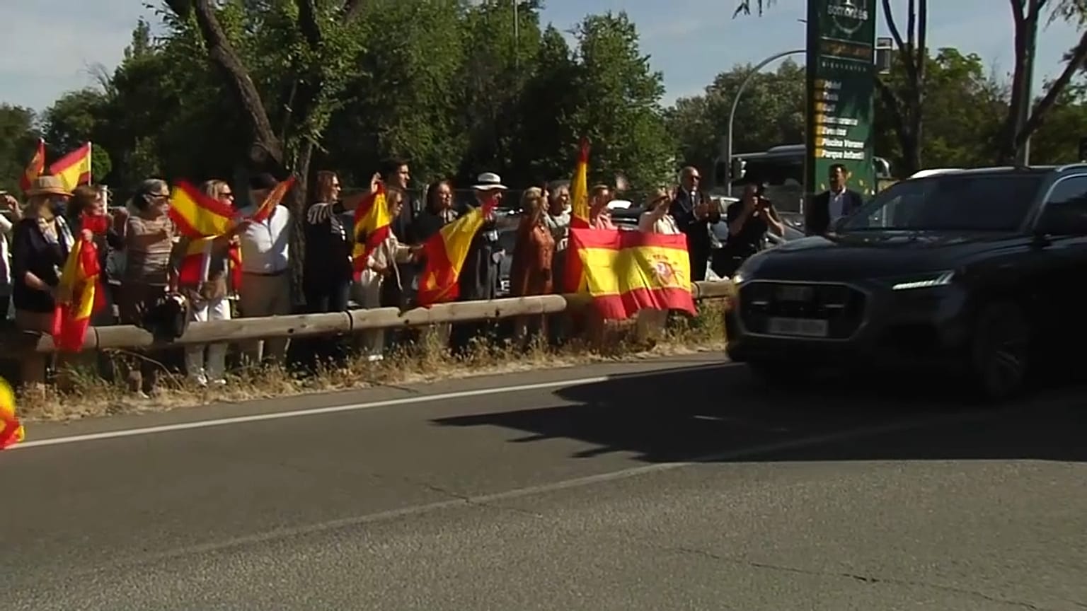 Juan Carlos I, a su llegada este lunes al Palacio de la Zarzuela en Madrid