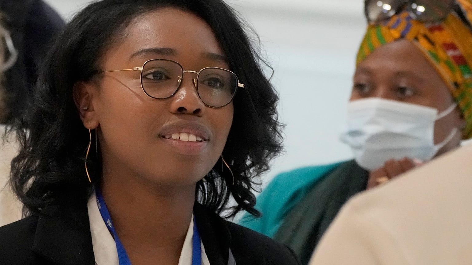 Bahia Bakari, seule survivante du crash, à Paris le 9 mai 2022