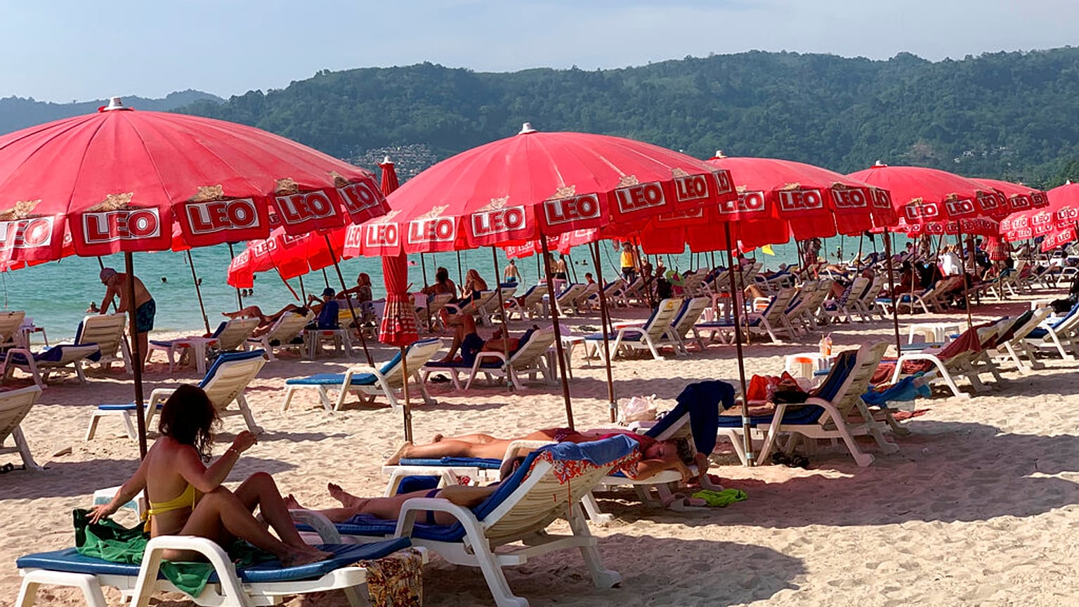Artan fiyatlar ve düşmanca tavırlardan çekinen Rus turistler tatil planlarını değiştiriyor