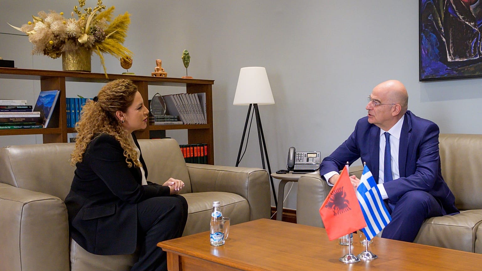 Ο Νίκος Δένδιας με την Όλτα Τσάκα