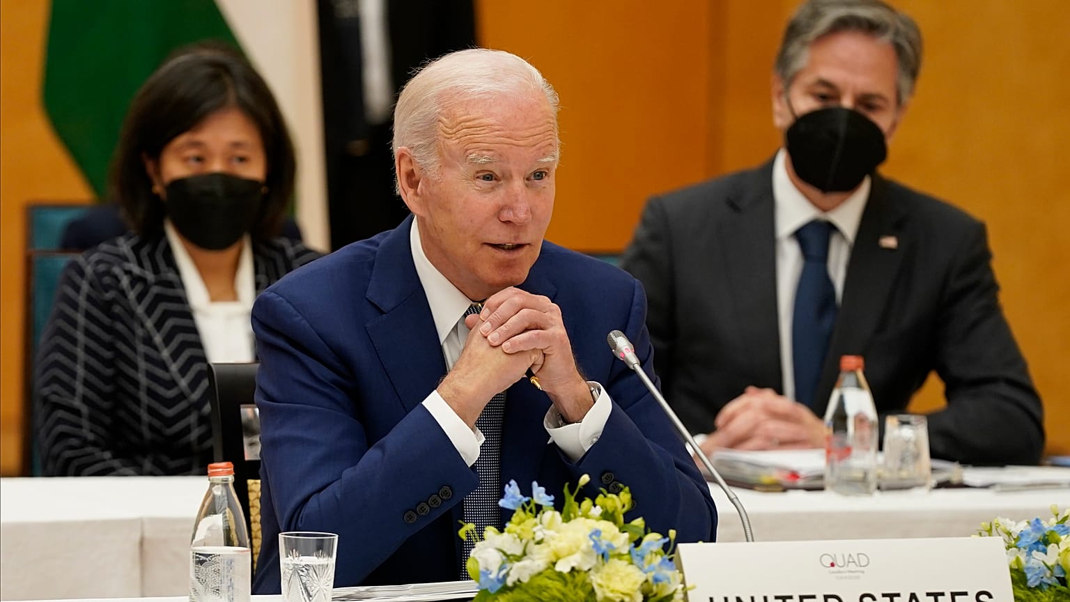 Joe Biden al vertice Quad a Tokyo. Alle sue spalle, il Segretario di Stato, Antony Blinken. (24.5.2022)