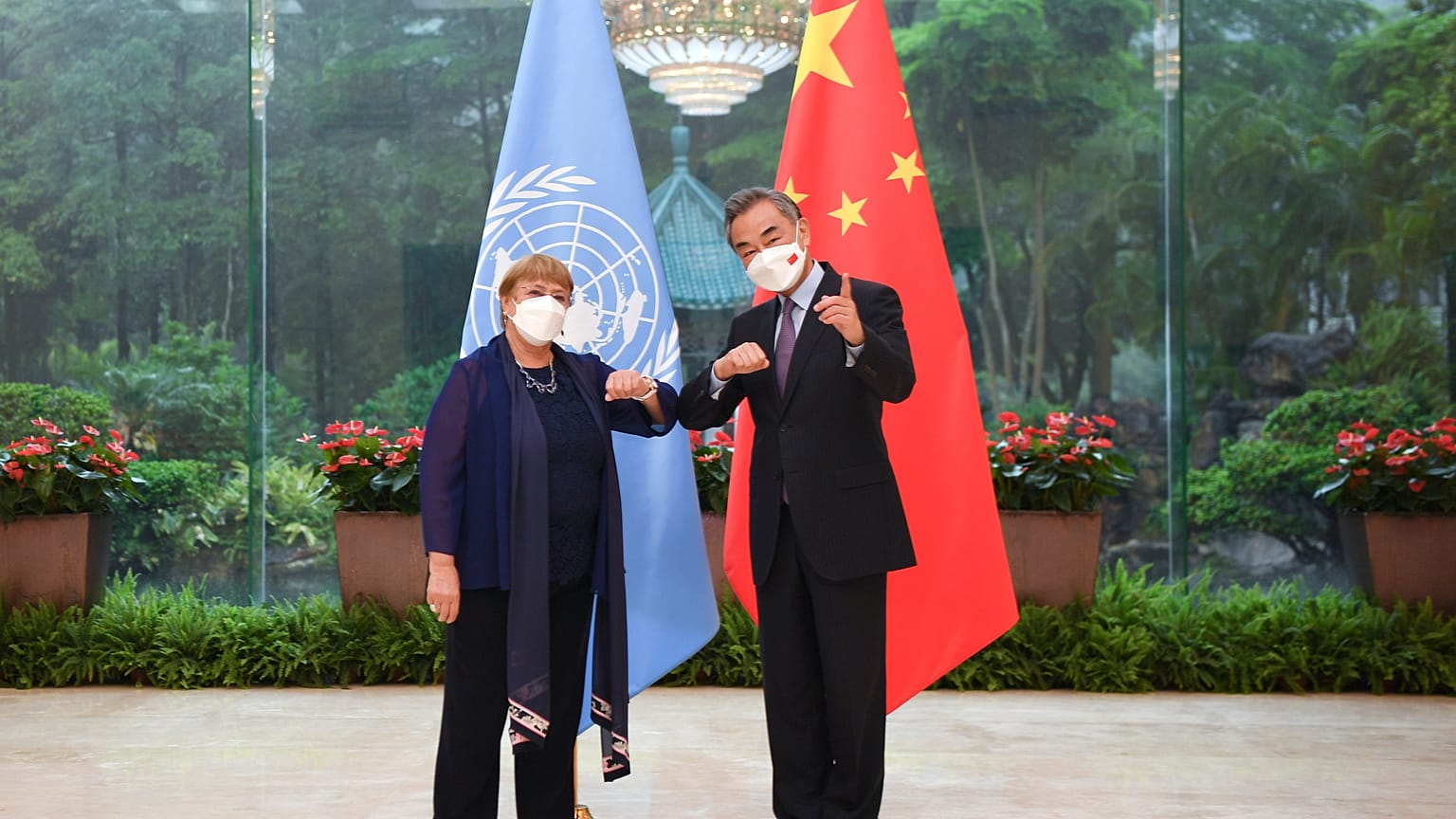 BM İnsan Hakları Yüksek Komiseri Michelle Bachelet ve Çin Dışişleri Bakanı Wang Yi