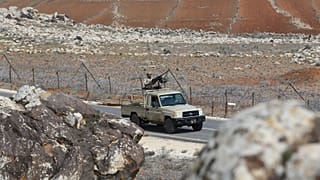 دورية لجنود أردنيين على طول الحدود الشرقية الأردنية السورية في الوشاش بمحافظة المفرق - أرشيف
