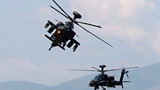 Ελικόπτερα Apache - φώτο αρχείου
