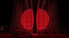 "Divided" - Installation von  SpY 