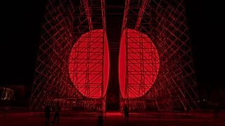 "Divided" - Installation von SpY