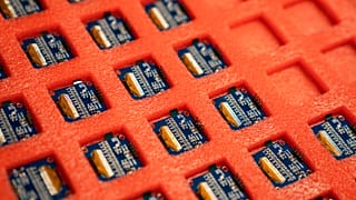 Yarı iletken çip kıtlığı küresel otomotiv ve elektronik sanayini olumsuz etkiledi
