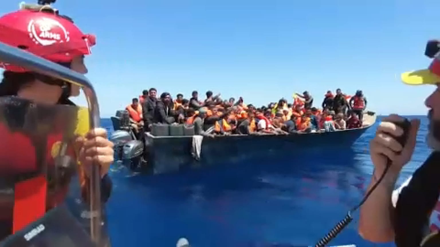 "Astral" rettet 110 Menschen aus Seenot