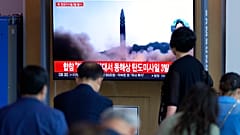 Ecran de télé dans une gare à Séoul (Corée du Sud), avec des images relatives au lancement d'un missile nord-coréen - photo du 25/05/2022