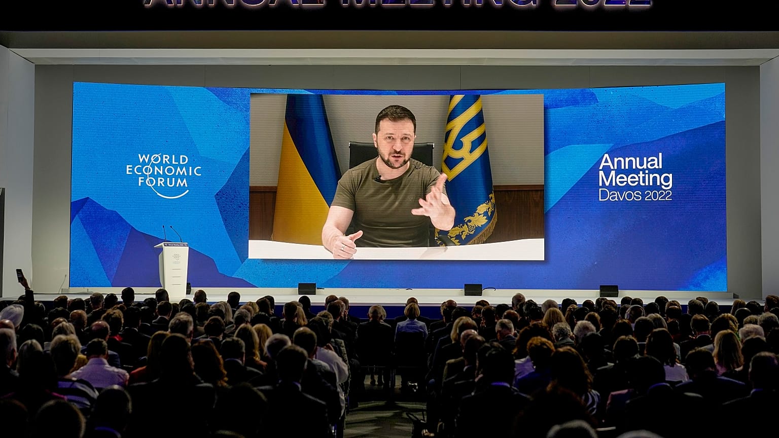 Der ukrainische Präsident Wolodymyr Selenskyj nimmt per Videoschalte in Davos an einer Gesprächsrunde teil