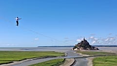Nathan Paulin broke a new tightrope walking record at Mont Saint-Michel 
