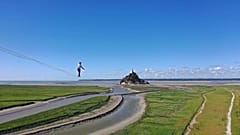 Nathan Paulin walks 2.2km along a tightrope to Mont Saint-Michel