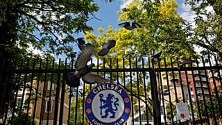 Rus oligark Roman Abramovich'in sahibi olduğu İngiliz futbol kulübü Chelsea'nın satılmasına hükümet yeşil ışık yaktı