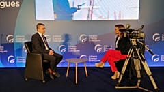 Ο Αλεξάντερ Νικόλοφ στο euronews