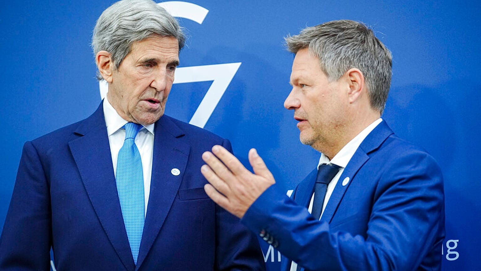 Le ministre allemand de l'économie et de la protection du climat Robert Habeck et John Kerry, l'envoyé spécial du président des Etats-Unis pour le climat à Berlin, le 26/05/22