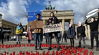 Activistas climáticos ucranianos y la fundadora de Viernes por el Futuro de Ucrania, Ilyess El Kortbi (centro derecha).