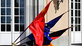 Kína, az Európai Unió és Németország zászlói