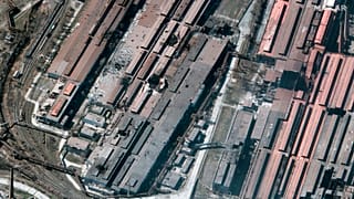 Οι κατεστραμμένες εγκαταστάσεις της χαλυβουργίας Αζοφστάλ στη Μαριούπολη