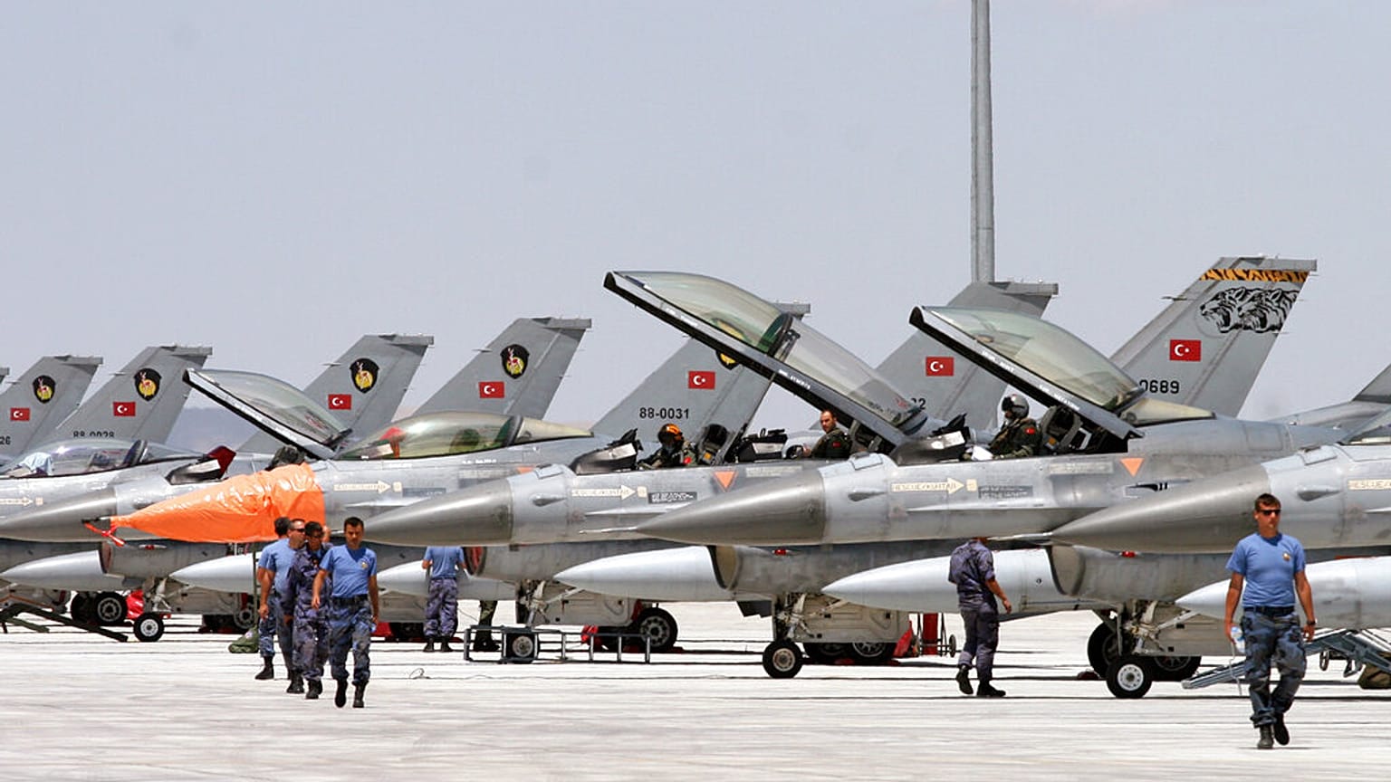 Türk F-16 savaş uçakları