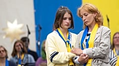 Ukrán menekültek a nemzeti színek ölelésében