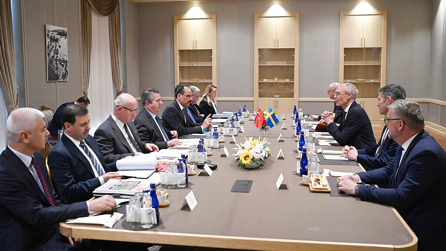 A török és a svéd delegáció megbeszélése Ankarában.