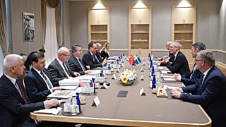 Delegações da Suécia e da Finlândia esperam demover Turquia a vetar adesão à NATO