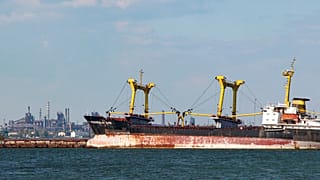 В порт Мариуполя зашло первое судно