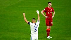 Karim Benzema célèbre la victoire de son équipe en finale de Ligue des champions, Saint Denis, le 28 mai 2022, France