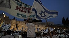 آلاف الإسرائيليين في "مسيرة الأعلام" في القدس الأحد إحياء للذكرى الـ55 لاحتلال القدس الشرقية، 29 مايو 2022