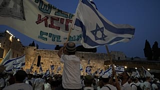 آلاف الإسرائيليين في "مسيرة الأعلام" في القدس الأحد إحياء للذكرى الـ55 لاحتلال القدس الشرقية، 29 مايو 2022