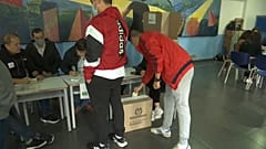 Electores votando en las elecciones presidenciales de Colombia, en un colegio electoral de Bogotá, el domingo 29 de mayo de 2022. 