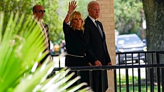 US-Präsident Joe Biden und die First Lady haben Uvalde im US-Bundesstaat Texas besucht, wo die Trauer nach dem Massaker an einer Grundschule in Wut umschlägt. 