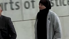 ليزا سميث في طريقها إلى حضور جلسة اليوم