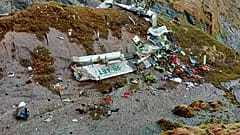 Συντρίμια αεροπλάνου που συνετρίβη στο Νεπάλ