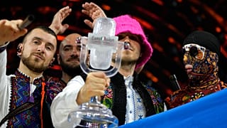 Ukrayna'yı temsil eden kalush Orchestra 14 Mayıs'ta İtalya'da düzenlenen Eurovision Şarkı Yarışması'nda Kristal Mikrofon ödülünü kazandı