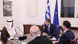 Ο πρωθυπουργός Κυριάκος Μητσοτάκης συναντάται με τον υπουργό Επενδύσεων της Σαουδικής Αραβίας Khalid bin Abdulaziz Al Faleh,