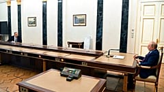 Lawrow und Putin am langen Tisch - am 14. Februar 2022