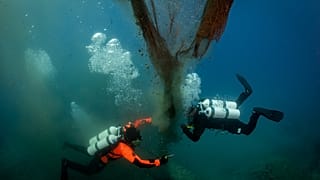 Ghost Diving 