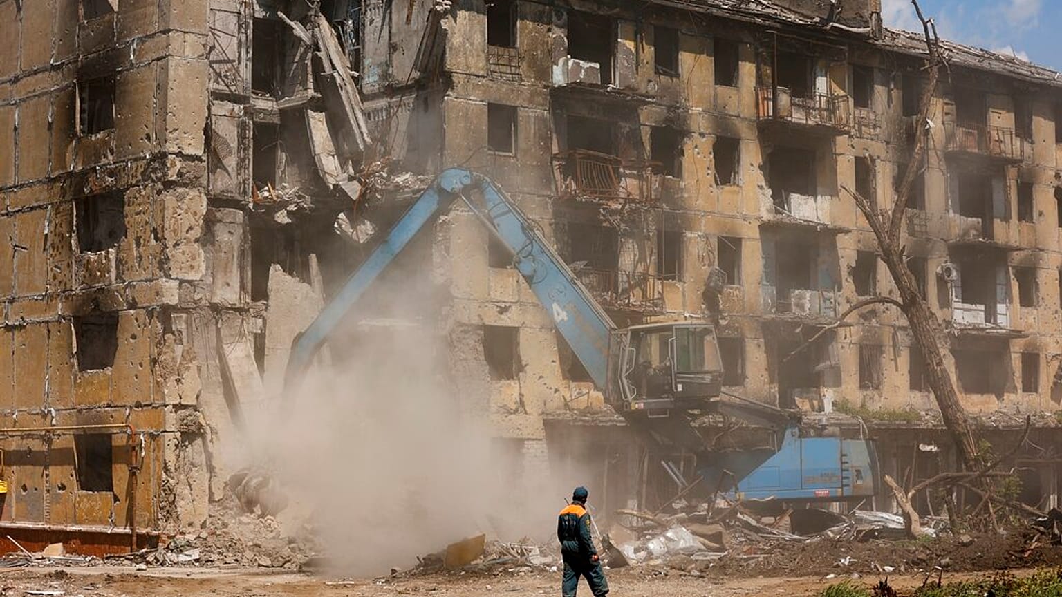 Un immeuble en ruine de Marioupol