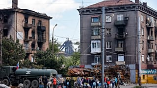 Очередь за гуманитарной помощью в Мариуполе