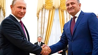 Güney Osetya'da seçimi kaybeden Anatoliy Bibilov, Rus lider Putin ile birlikte 